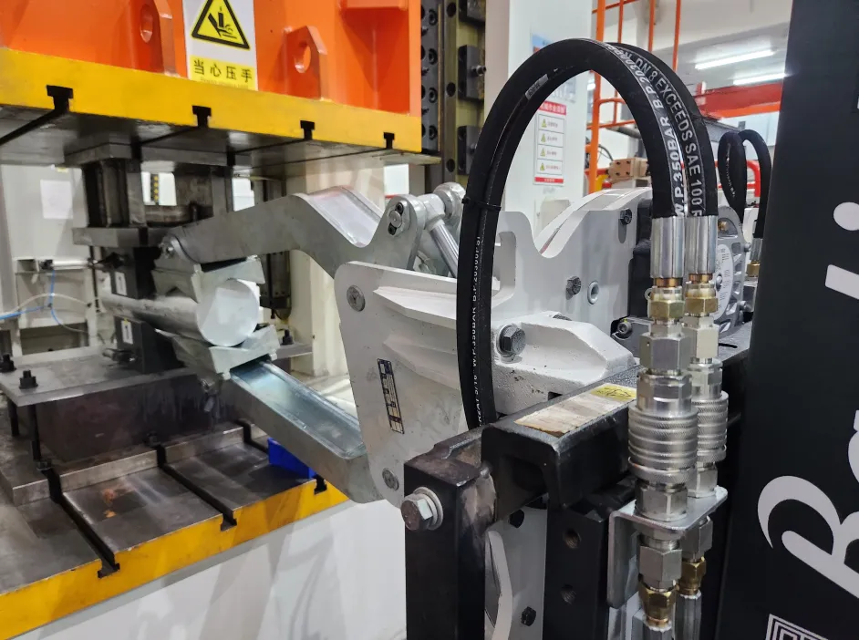 Forklift Attachments Drive Supply Chain Efficiency: Industry Success Stories