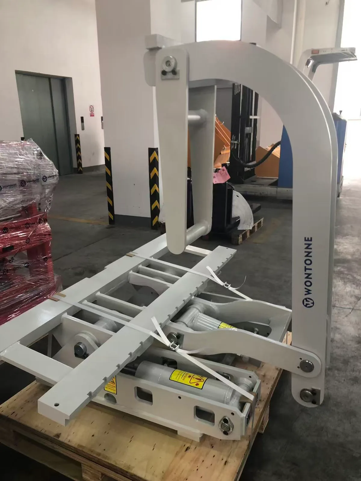 Hinged Steel Pipe Handler - 23