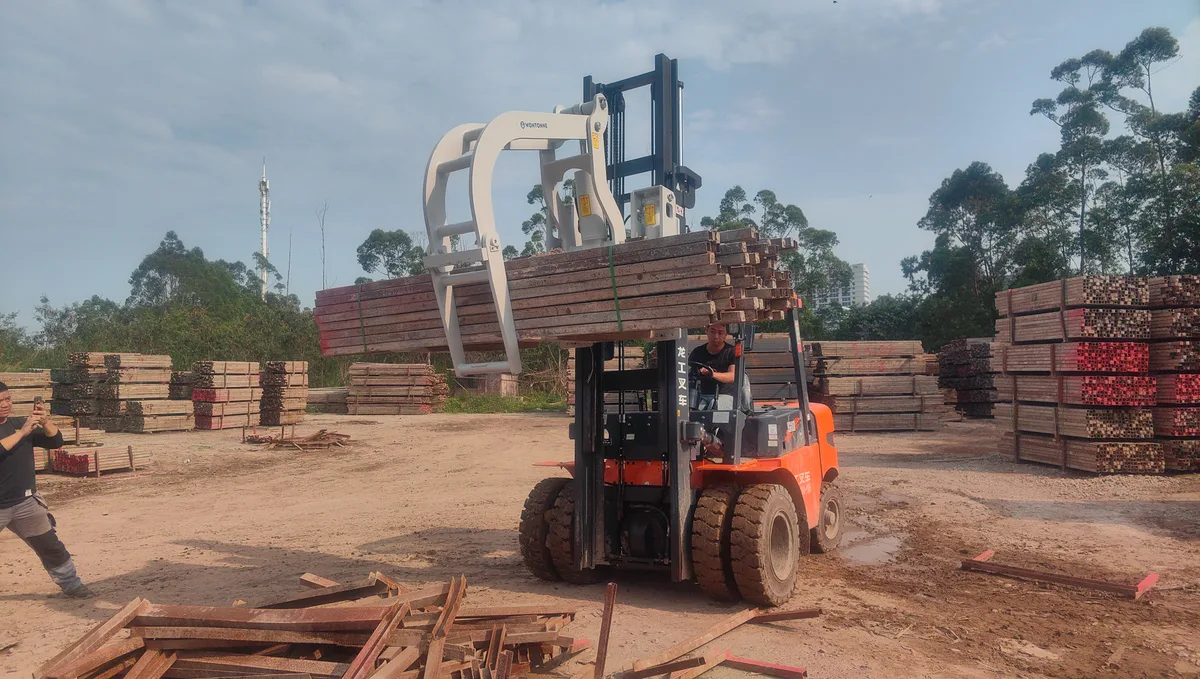 Hinged Steel Pipe Handler - 18