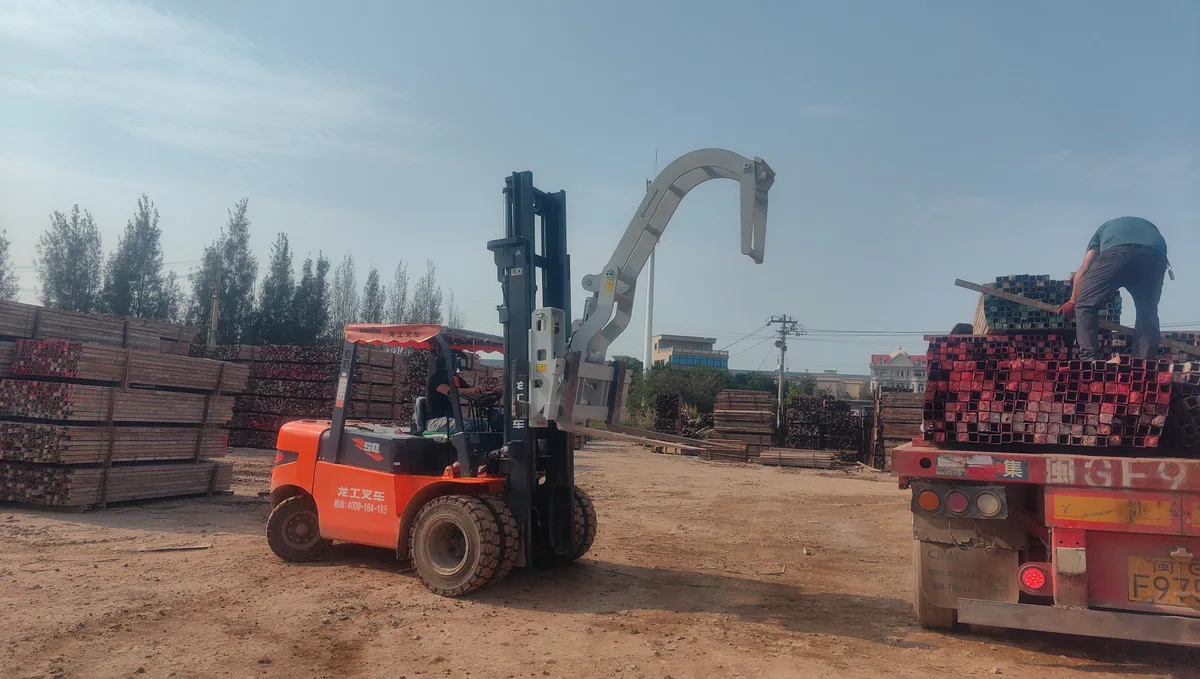Hinged Steel Pipe Handler - 17