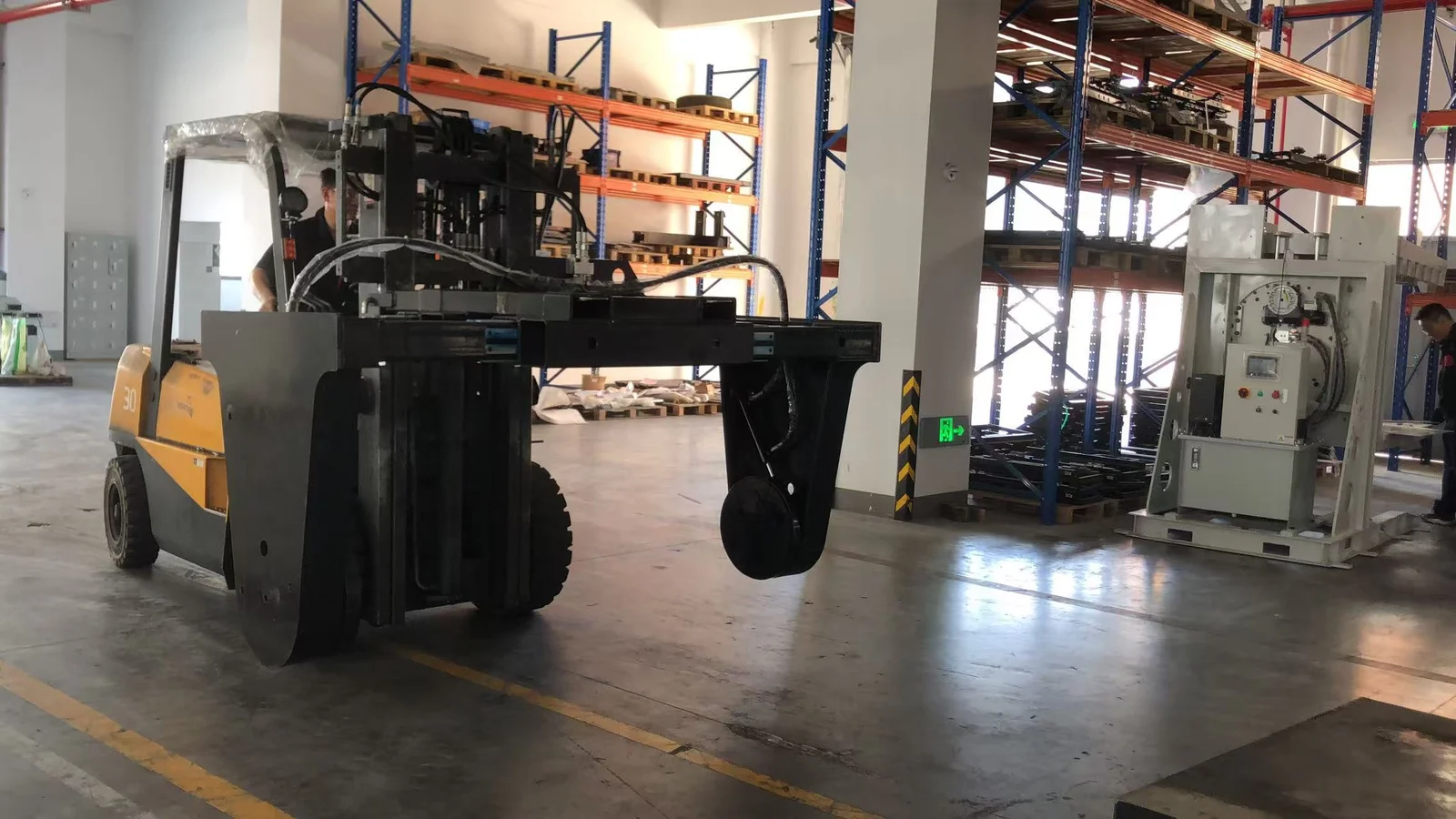 Rotating Brick Clamp - 1